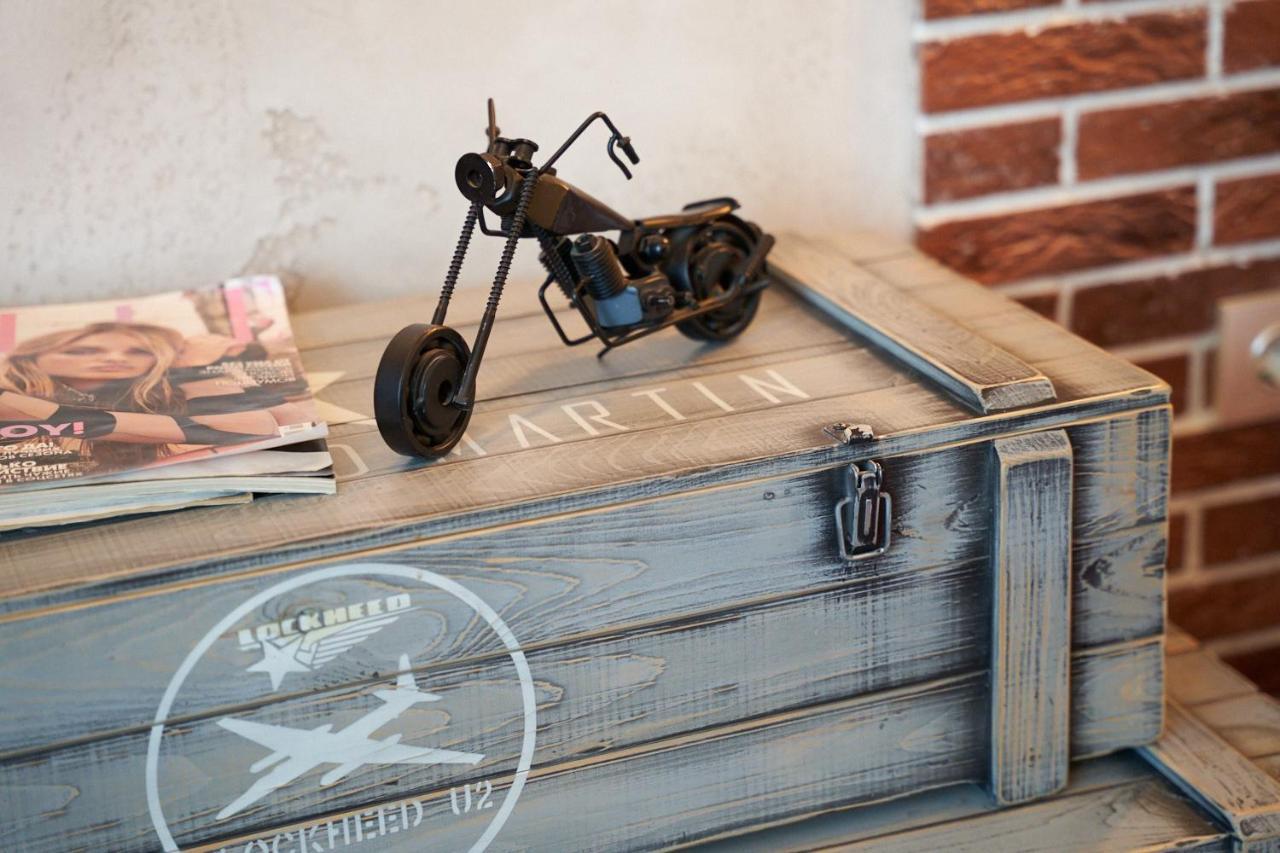 Garage Apartment Кременчук Екстериор снимка